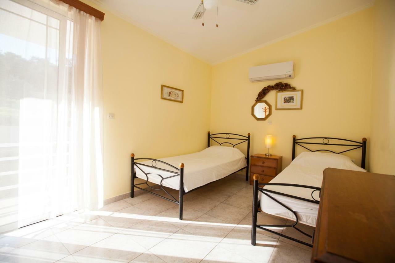 The Olive Grove Private Pool With Star Links Wifi Villa *